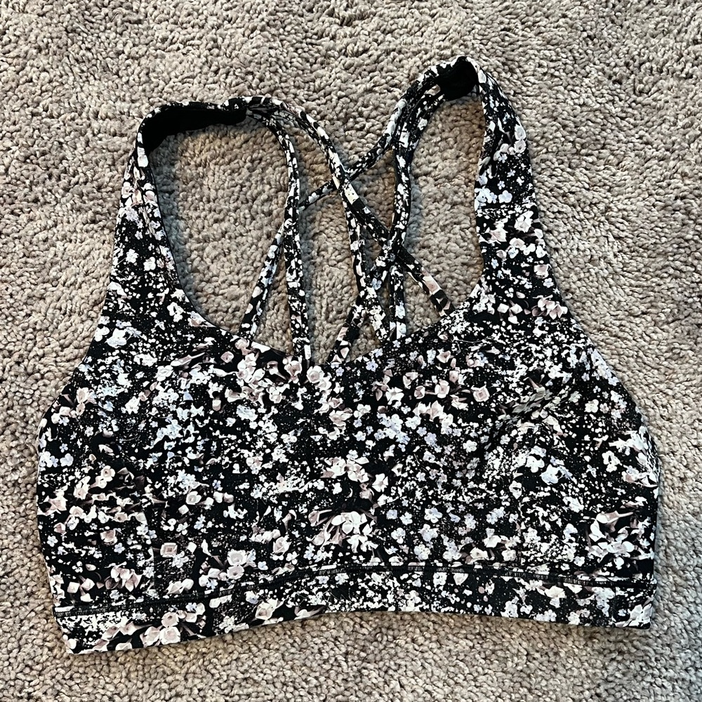Lululemon sports bra